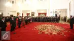 Presiden Joko Widodo melantik dua anggota Komisi Yudisial (KY) dan 9 anggota Ombudsman di Istana Negara, Jakarta (12/2). Pelantikan tersebut berdasarkan Keputusan Presiden Nomor 20P Tahun 2016 untuk masa jabatan 2015-2020. (Liputan6.com/Faizal Fanani)