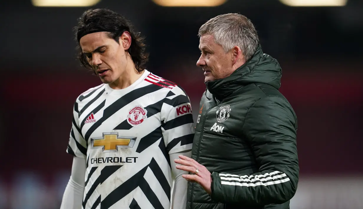 Striker Manchester United, Edinson Cavani merasa tidak bahagia dan berniat hengkang dari Old Trafford akhir musim ini bertepatan dengan habisnya masa kontrak. Jika benar pergi, berikut 5 pemain yang diprediksi bisa menggantikan perannya di lini serang Setan Merah. (AFP/Jon Super/Pool)