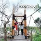 Potret Taman Mangrove Medokan, Spot Wisata Baru di Surabaya (sumber:Instagram/dkppsurabaya dan surabaya)