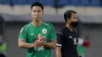 Intip Penampakan Arthur Irawan di Latihan Timnas Indonesia, Kenakan Seragam Biru dan Acungkan 1 Jempol