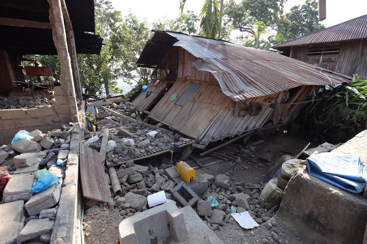 Rumah rusak akibat gempa NTT. (BNPB)