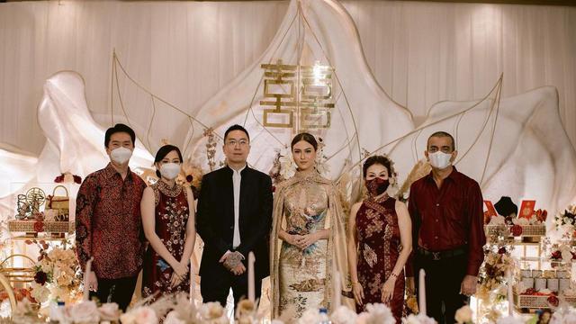 6 Momen Pertunangan Marcella Daryanani dan Kekasih, Kental Sentuhan Nuansa China