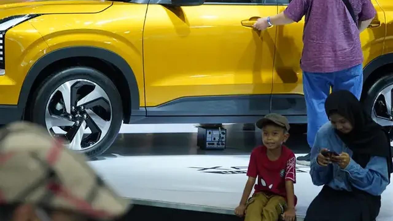 Kurita percaya diri, penjualan XForce akan mencapai target awal, yakni 10.000 unit di akhir tahun  ini.  Bagi konsumen yang memesan XForce sejak Mei, lanjut dia,  pengiriman unit dimulai November dan diharapkan rampung di akhir tahun.