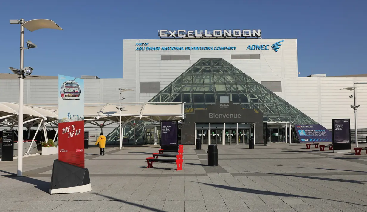 Pemandangan pusat pameran ExCeL di London, Inggris (25/3/2020). Menteri Kesehatan Inggris Matt Hancock pada Selasa (24/3) mengungkapkan bahwa rumah sakit sementara akan didirikan di gedung ExCeL, sebuah pusat pameran di London timur, dengan kapasitas tampung hingga 4.000 pasien. (Xinhua/Tim Ireland)