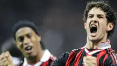Luapan kegembiraan striker AC Milan asal Brasil, Alexandre Pato seusai menjebol gawang AS Roma dalam lanjutan Liga Serie A Italia yang berlangsung di San Siro, 18 Oktober 2009. AFP PHOTO / Damien Meyer 