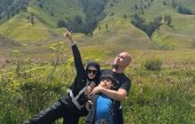 6 Potret Momen Liburan Mulan Jameela dan Ahmad Dhani di Bromo, Ekspresi Cemberut Muhammad Ali Jadi Sorotan