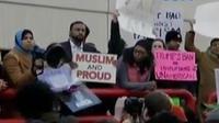 Demo warga menolak kebijakan Presiden Amerika Serikat Donad Trump.