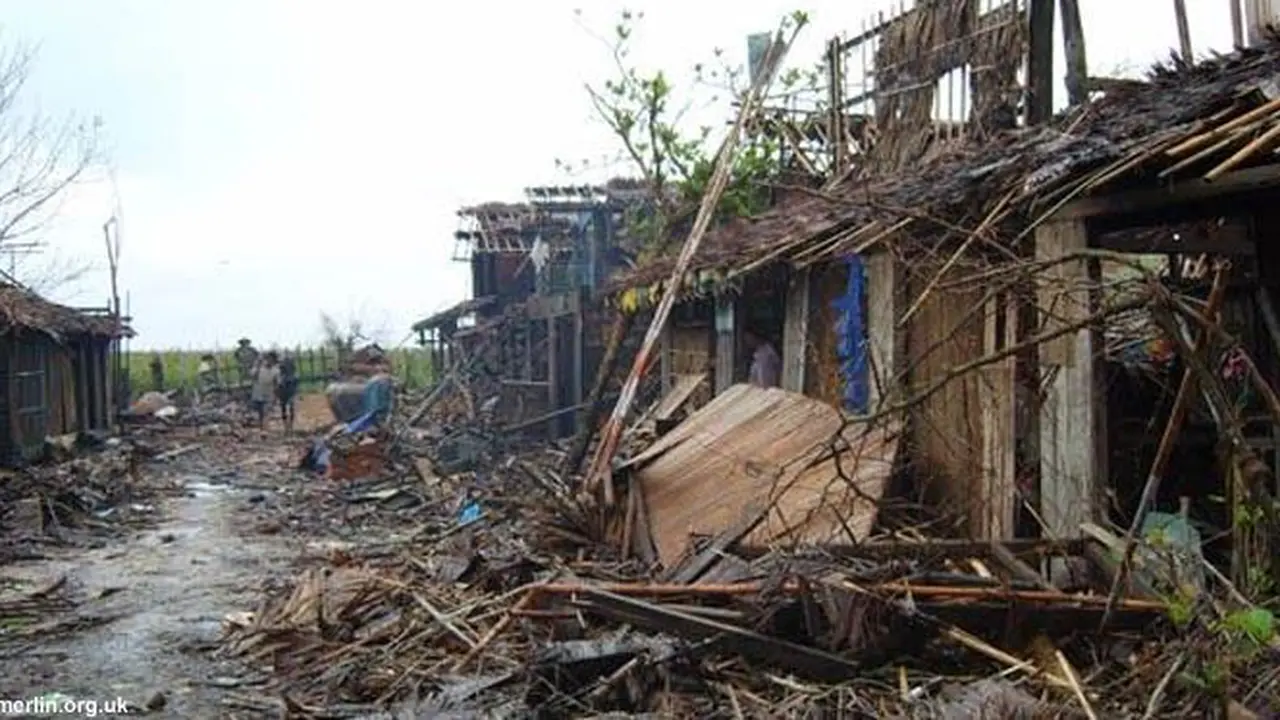 topan-nargis-131116a.jpg