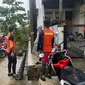 Tim Basarnas Bandar Lampung masih mencari keberadaan korban hanyut. Foto: (Istimewa)