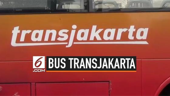 VIDEO: Polisi Periksa Bus Transjakarta yang Mangkrak