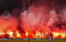 FOTO: Menyala! Aksi Suporter Mees Hilgers dkk Bikin Pyro Show Menakjubkan saat FC Twente Jamu Besiktas