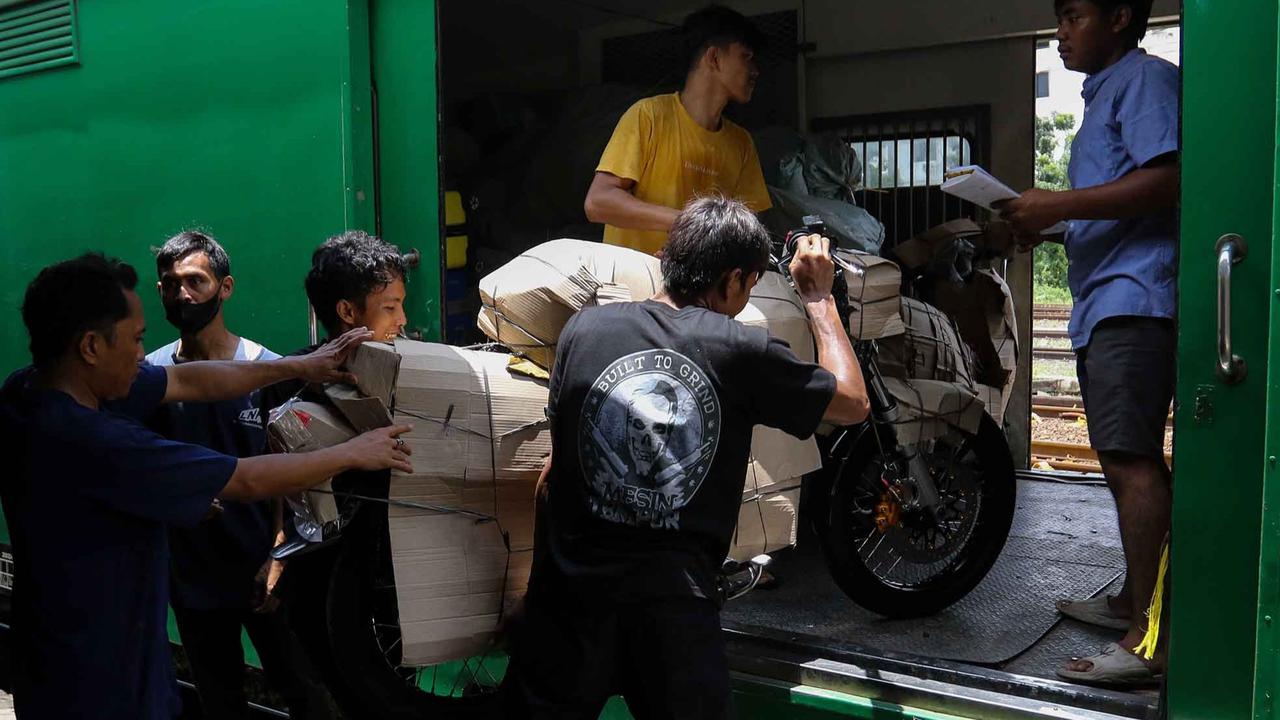 FOTO:   Pengiriman Paket Ekspedisi Melonjak Jelang lebaran