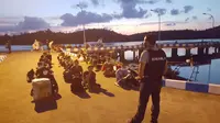 47 TKI sudah diamankan sementara di Pangkalan Armada Zona Maritim Barat Bakamla di Batam. Melalui hasil pendataan diketahui sebagian besar TKI berasal dari Lombok NTB, sebagian kecil berasal dari Aceh dan Cilacap. (Foto:Bakamla RI)