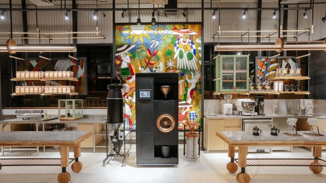 Melihat Kopi Disangrai dan Melakukan Aktivitas Interaktif di Coffee Experience Center