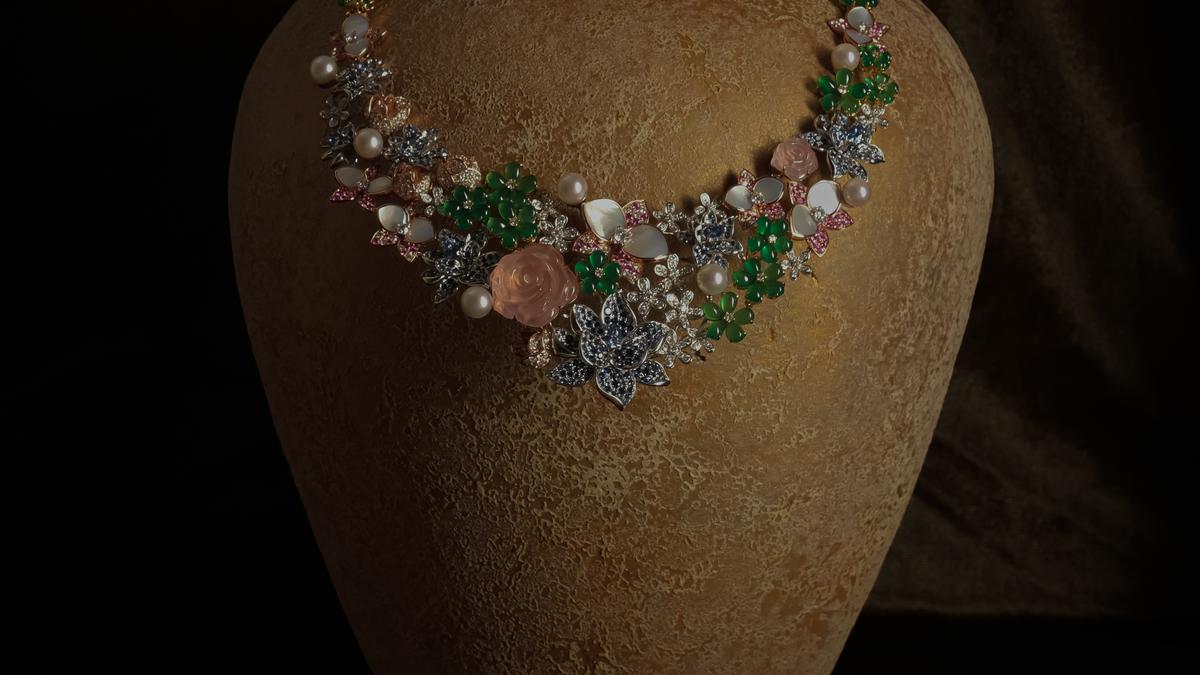 Saat Didiet Maulana Menerjemahkan Motif Batik Buketan pada Ragam Koleksi Perhiasan Mewah