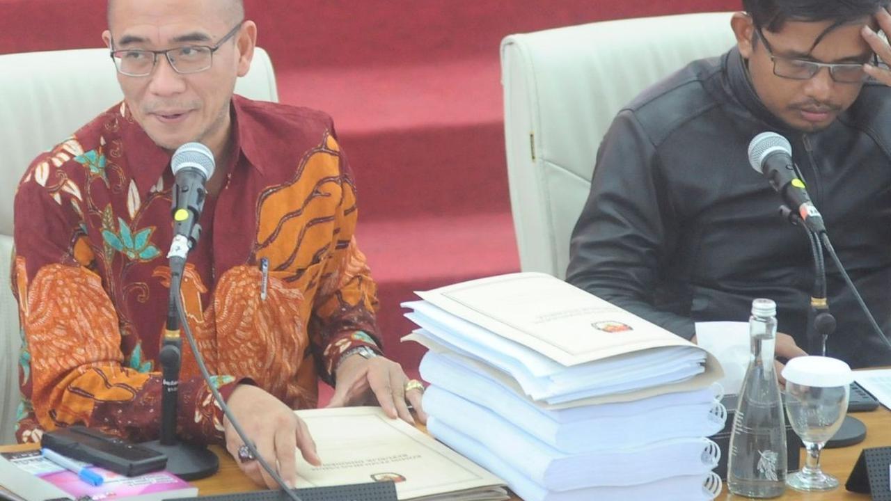 Setelah selesai mengikuti persidangan di Dewan Kehormatan Penyelenggara Pemilu (DKPP), Hasyim kembali membuka rapat pleno rekapitulasi tersebut sekitar pukul 14.45 WIB. Foto: merdeka.com / Arie Basuki