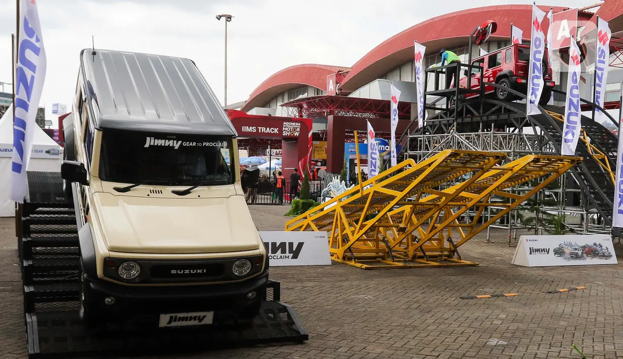 Tersedia tiga unit Suzuki Jimny 5 pintu dan satu unit Jimny 3 pintu yang siap untuk dieksplorasi oleh pengunjung IIMS 2025 (Liputan6.com/Herman Zakharia)
