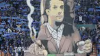Bobotoh membuat koreografi pelatih Persib Bandung, Miljan Radovic, melawan Persiwa Wamena pada laga Piala Indonesia di Stadion Si Jalak Harupat, Bandung, Senin (11/2). Persib menang 7-0 atas Persiwa. (Bola.com/M Iqbal Ichsan)