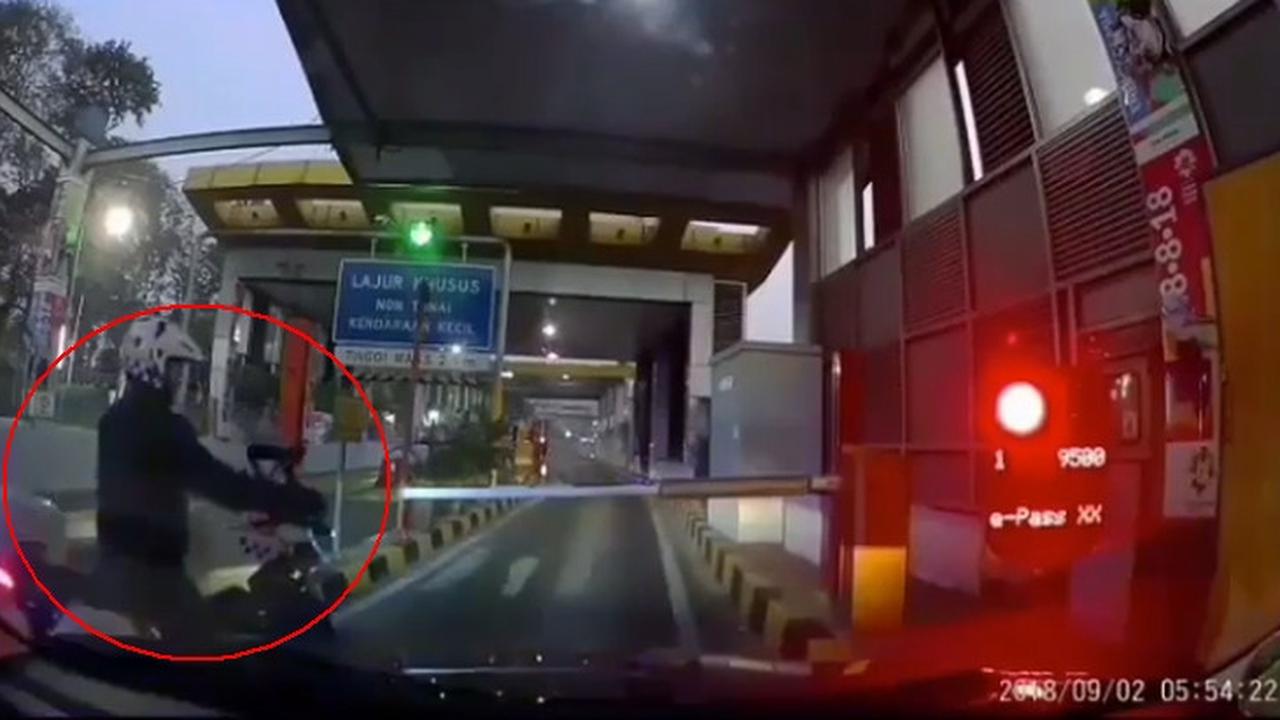 Motor Patwal menerobos palang pintu GTO