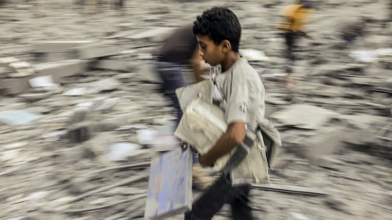 Potret Pilu Anak-anak Palestina di Tengah Serangan Israel