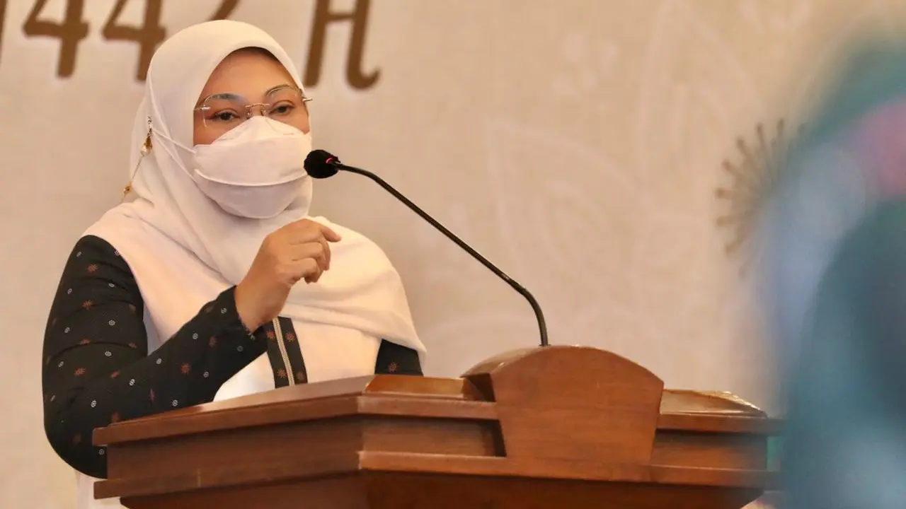 Menteri Ketenagakerjaan, Ida Fauziyah, melakukan Halalbihalal Idulfitri 1 Syawal 1442 H secara virtual