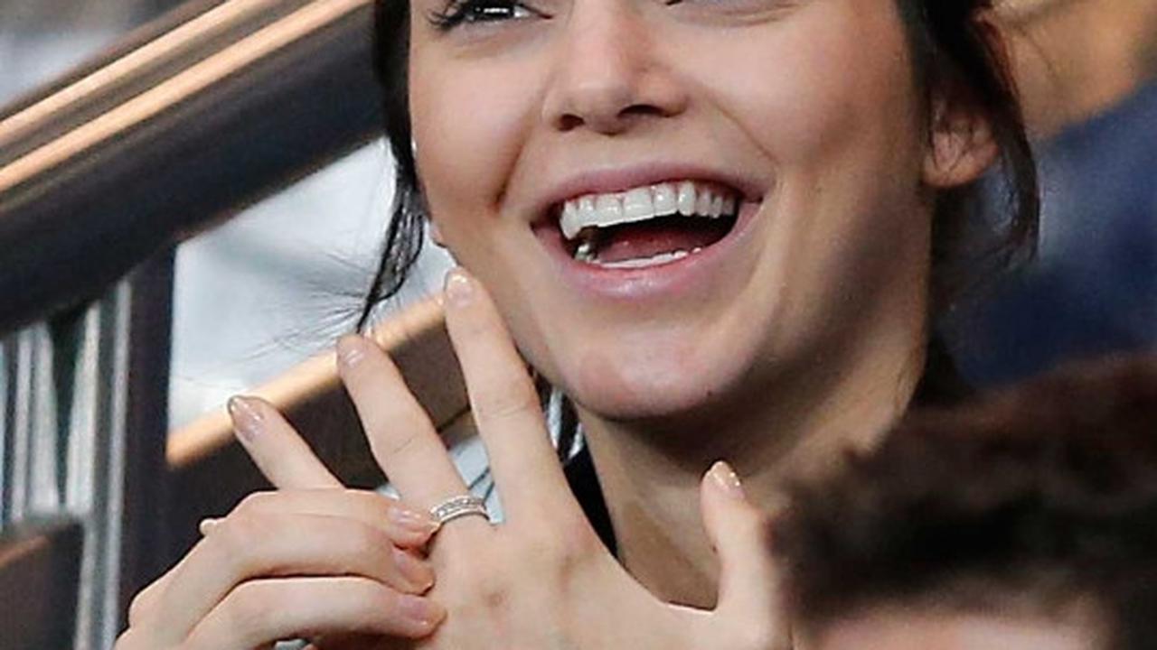 Berkostum PSG, Kendall Jenner tampil cantik