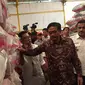 Plt Gubernur DKI Jakarta Djarot Saiful Hidayat meninjau persediaan pangan jelang Ramadan