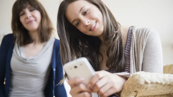 Nggak Merestui Hubungan, Alasan Orang Tua Selalu Ada Benarnya