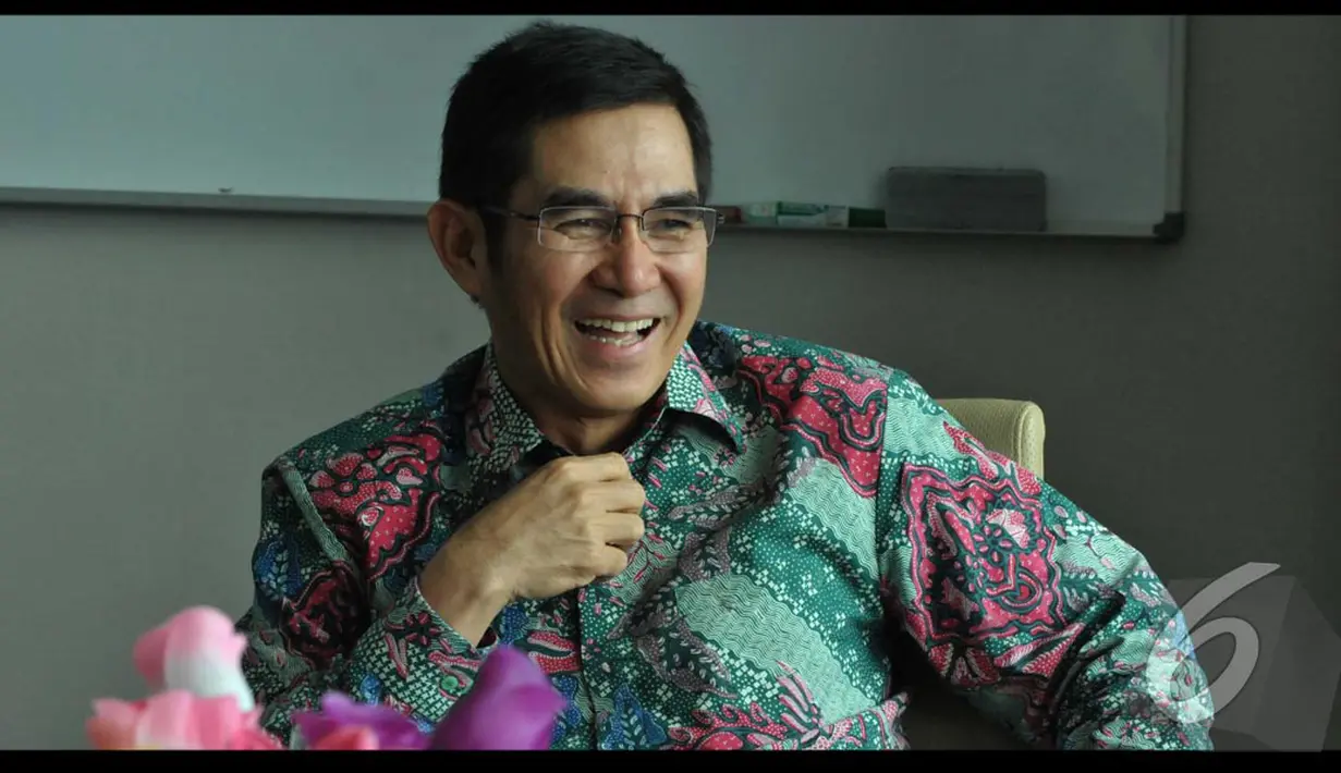 Saat reformasi terjadi di tahun 1998-1999, ia bersama sejumlah rekannya di Forum Ukuwah Islamiyah (FUI) mendirikan partai baru, Partai Bulan Bintang (PBB), dan ditunjuk sebagai Wakil Sekretaris Jendral (Liputan6.com)