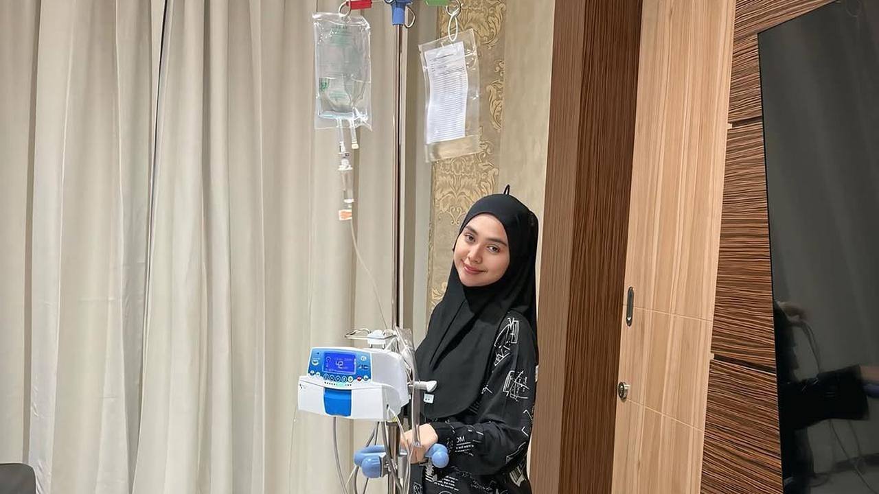 7 Potret Ria Ricis Dirawat di RS, Moana Setia Menemani - Sebut Jadi Ibu Harus Terlihat Kuat Dan Sehat Meski Sakit