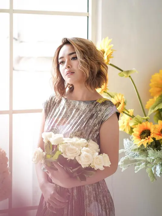 Diakuinya, kuliah di Amerika bukan mimpi utama dari kekasih Billy Syahputra ini. Namun menurutnya, tak ada salahnya jika mencoba hal baru dalam kehidupannya selama ini. Mengingat, pendidikan adalah prioritas utama untuk Amanda dan keluarga. (Instagram/amandamanopo)