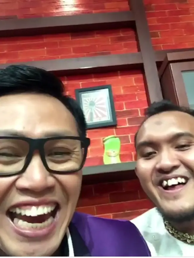 Beberapa waktu lalu, melalui video yang diunggah di akun Instagram milik Eko Patrio, Caisar mengaku senang bisa kembali menghibur masyarakat. Meski kembalinya itu memunculkan banyak pertanyaan. (Instagram/caisar_yang_belomsempurna)