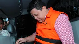 Pengusaha Teddy Renyut menyuap Bupati Biak Numfor, Yesaya Sombuk dengan uang senilai hampir satu miliar (Liputan6.com/Faisal R Syam )
