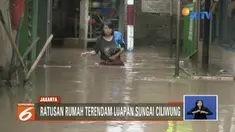 Ratusan rumah di Kebon Pala, Jakarta Timur, terendam luapan Sungai Ciliwung setinggi 1 meter