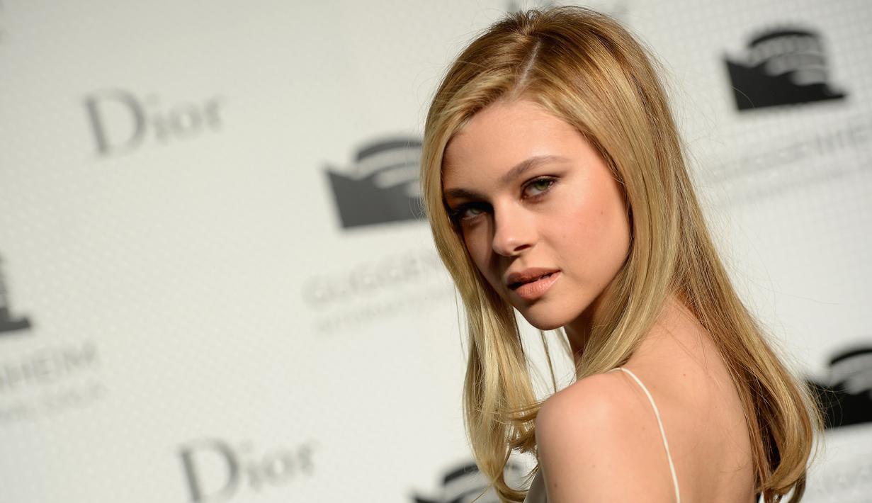 Nicola Peltz berpose saat menghadiri Guggenheim International Gala Pre-Party made possible by Dior di New York, USA, (25/11/2015). Nicola Peltz merupakan artis asal amerika berumur 21 tahun. (AFP PHOTO/Dimitrios Kambouris)