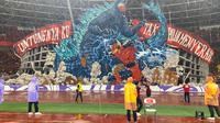 Koreo La Grande Indonesia bertema Godzilla Vs Gundala dalam laga Timnas Indonesia versus Jepang di Stadion Utama Gelora Bung Karno, Jakarta, Jumat (15/11/2024). (Bola.com/Abdul Aziz)
