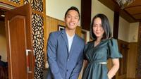 Jonatan Christie Pakai Jas dan Sneakers Saat Acara Tunangan dengan Shanju Eks JKT48. foto: Instagram @gabrielastefanietan
