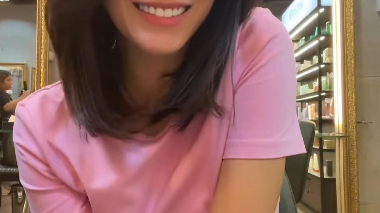 10 Potret Cantik Ussy Sulistiawaty Tampil dengan Rambut Baru, Netizen 'Ibu 5 Anak Lho