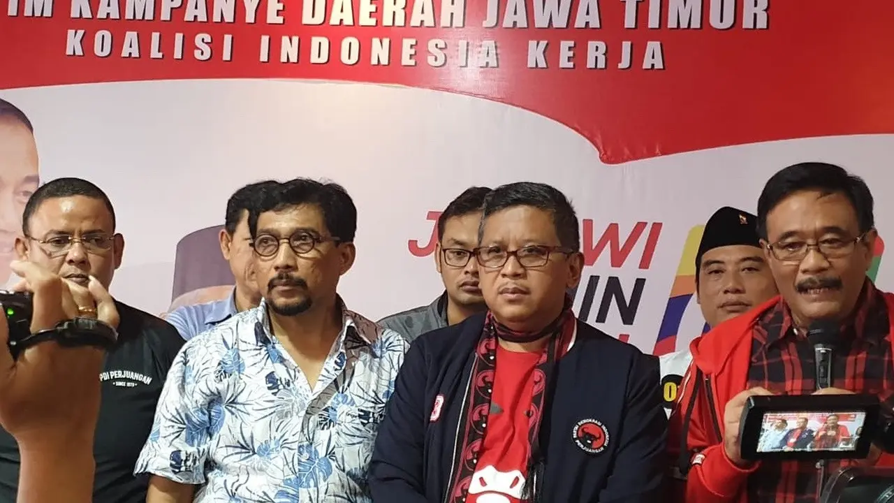 Sekjen PDIP Hasto Kristiyanto dan Ketua DPP PDIP Djarot Syaiful Hidayat Saat Safari Politik di Jawa Timur. (Foto: Delvira Hutabarat/Liputan6.com)