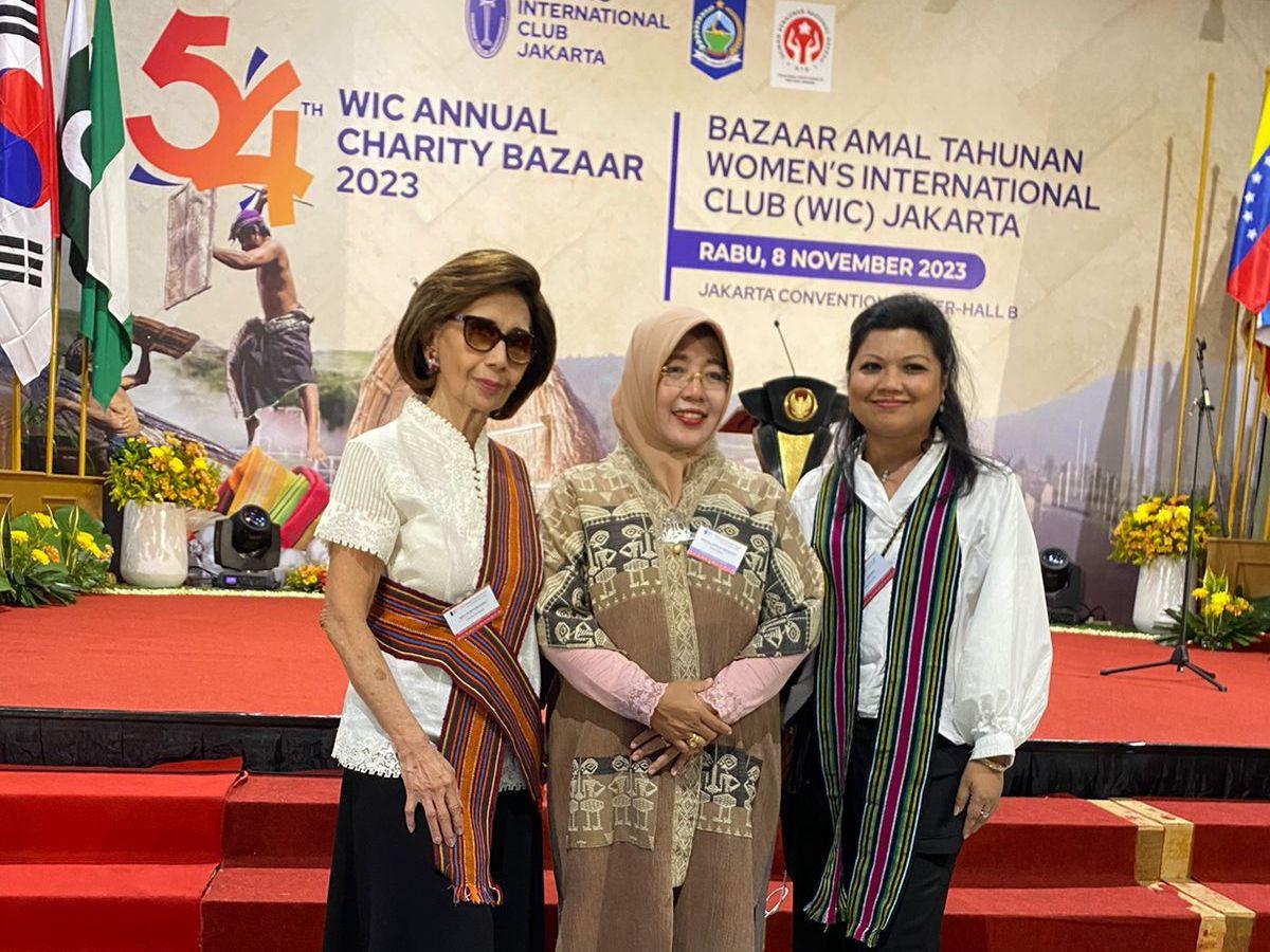 Iriana Jokowi Resmikan Bazar Amal Women International Club, NTB ...