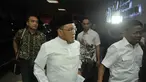 Ketua Umum Partai Golkar Aburizal Bakrie seperti tidak percaya bahwa Ketum Gerindra Suhardi meninggal dunia, Jakarta, Kamis (28/8/2014) (Liputan6.com/Johan Tallo