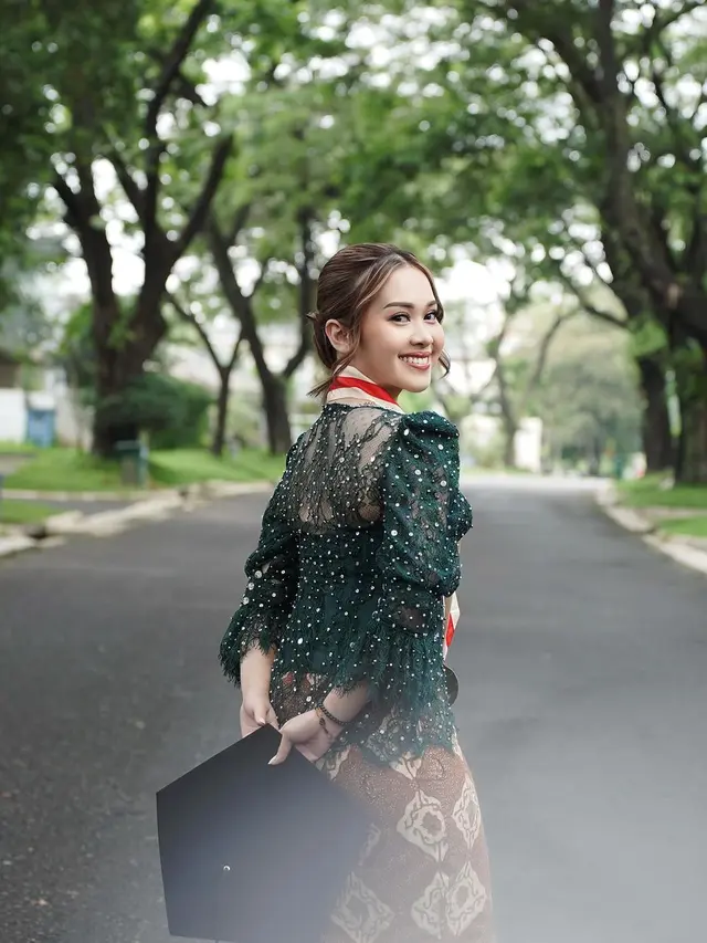 Foto-foto Dinar Salsa Adik Lettu Fardana Calon Ipar Ayu Ting Ting, Tak Kalah Cantik