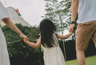 Menjadi orangtua milenial tidak mudah./copyright unsplash/Hoi An and Da Nang Photographer