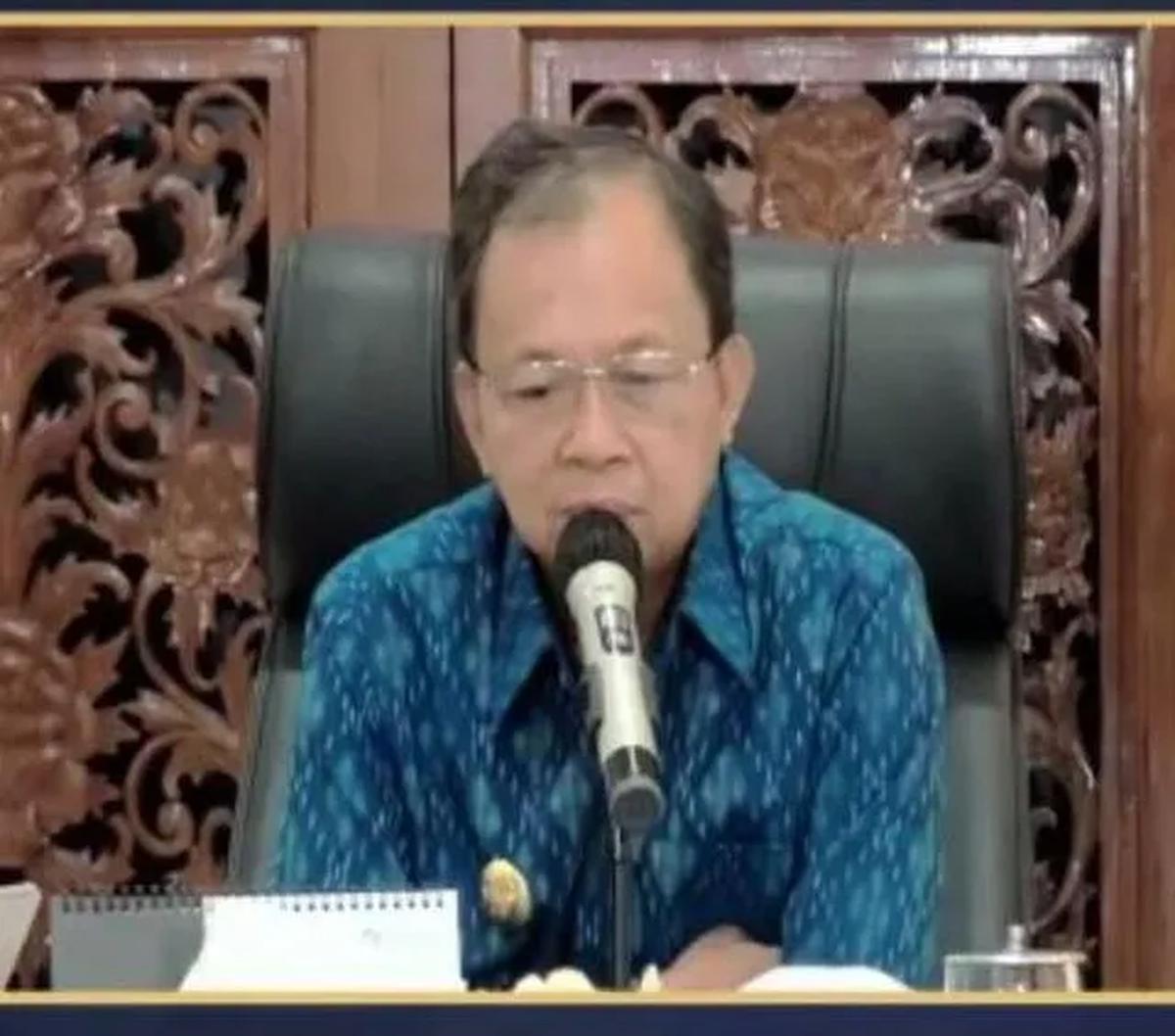 Gubernur Bali, Wayan Koster menyinggung masyarakat Bali yang ribut karena tarif air naik menjadi Rp10.000 per bulan. Padahal, masyarakat mampu beli pulsa Rp200.000 tanpa berpikir 2 kali.