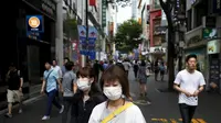 Orang-orang memakai masker di tengah kekhawatiran soal MERS di Korea Selatan (Reuters)