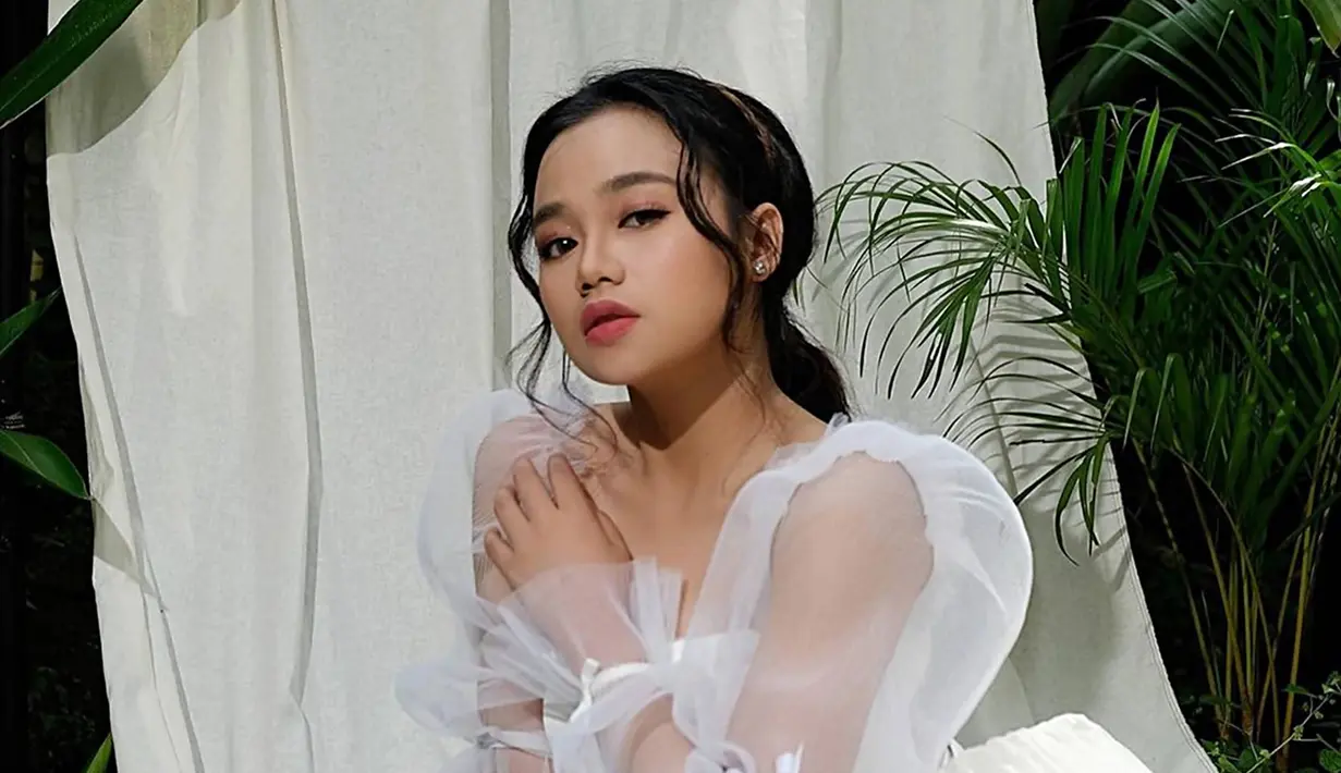 Dalam karier di dunia akting, Aulia sudah banyak berperan dalam FTV bergenre religi Pintu Berkah yang tayang di Indosiar. Ia pun banyak beradu akting dengan para penyanyi jebolan D'Academy lainnya. Selain itu beberapa kali ia pun tampil di layar kaca sebagai pembawa acara.
(Liputan6.com/IG/da4_aulia)