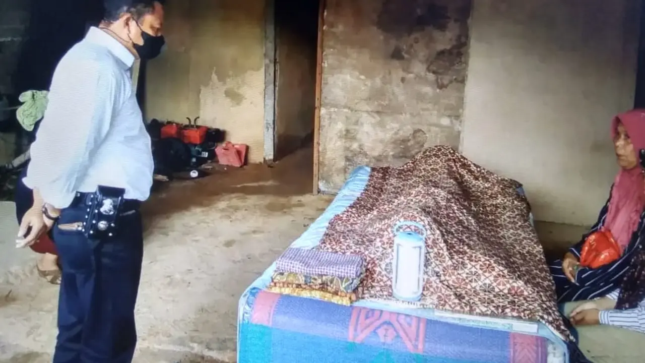 Seorang pria tewas tersambar petir, di Batam. (Foto: Liputan6.com/Ajang Nurdin)