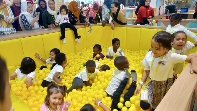 Potret anak-anak pengungsi bermain di miniapolis