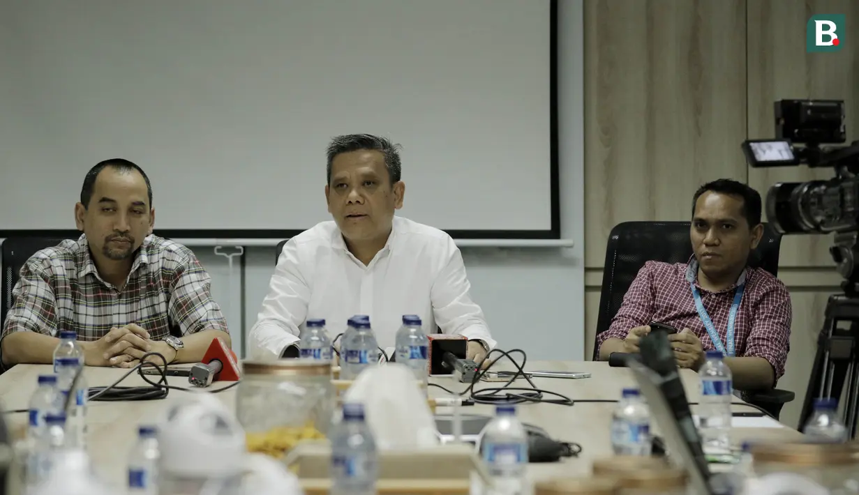 CEO PT Liga Indonesia Baru (LIB), Berlinton Siahaan, memberi keterangan saat jumpa pers di Kantor LIB, Jakarta, Selasa (6/3/2018). PT LIB telah melunasi sisa subsidi kepada 18 klub Liga 1 dengan total lebih dari Rp38 miliar. (Bola.com/M Iqbal Ichsan)