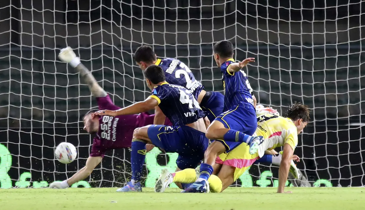 Dusan Vlahovic memborong dua dari tiga gol kemenangan I Bianconeri. (Paola Garbuio/LaPresse via AP)